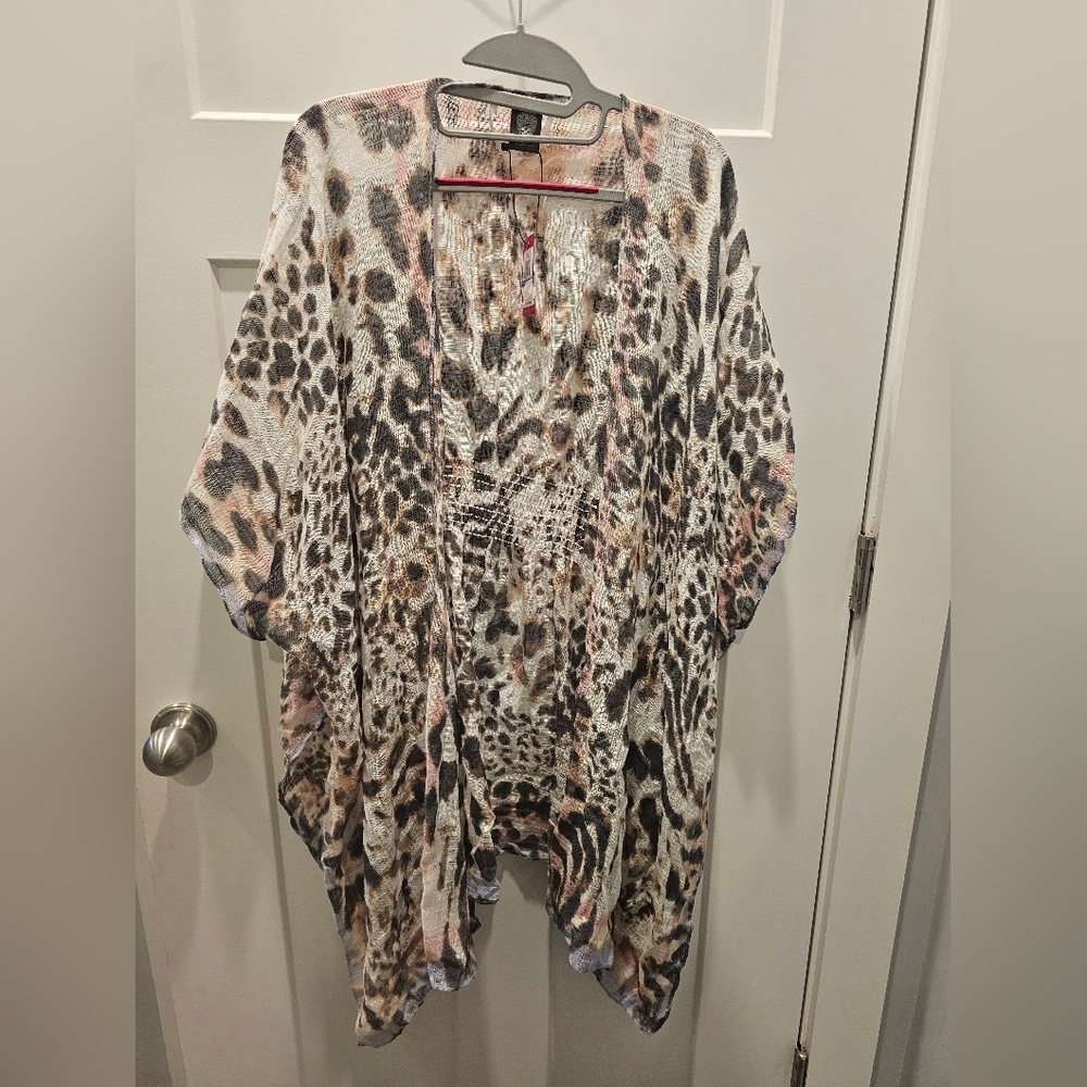 NWT Vince Camuto Animal Print Kimono Cardigan One Size Neutral Lightweight Wrap